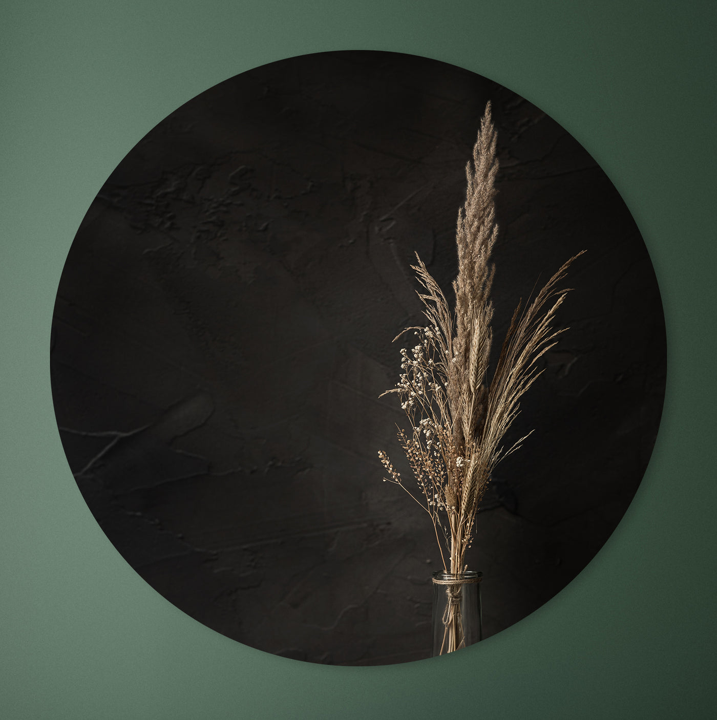 Donker stilleven met droogbloemen op oude houten tafel - Mayra Fotografie